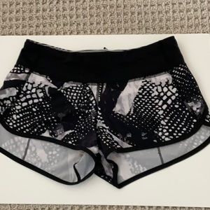 EUC Lululemon speed short size 4